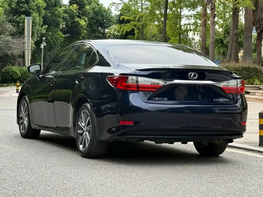Lexus ES — миниатюра 6