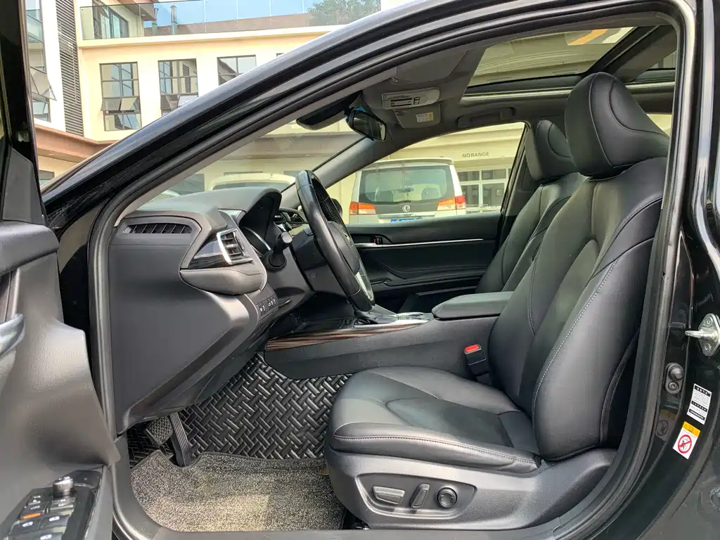 Toyota Camry — миниатюра 13