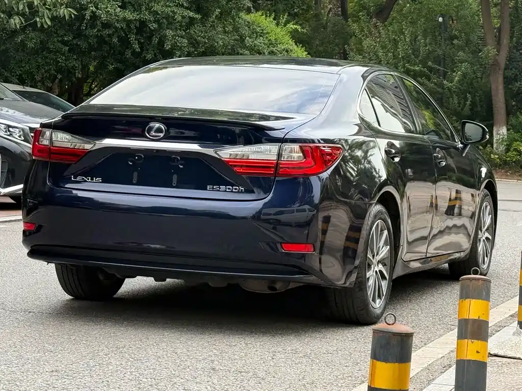 Lexus ES — миниатюра 7
