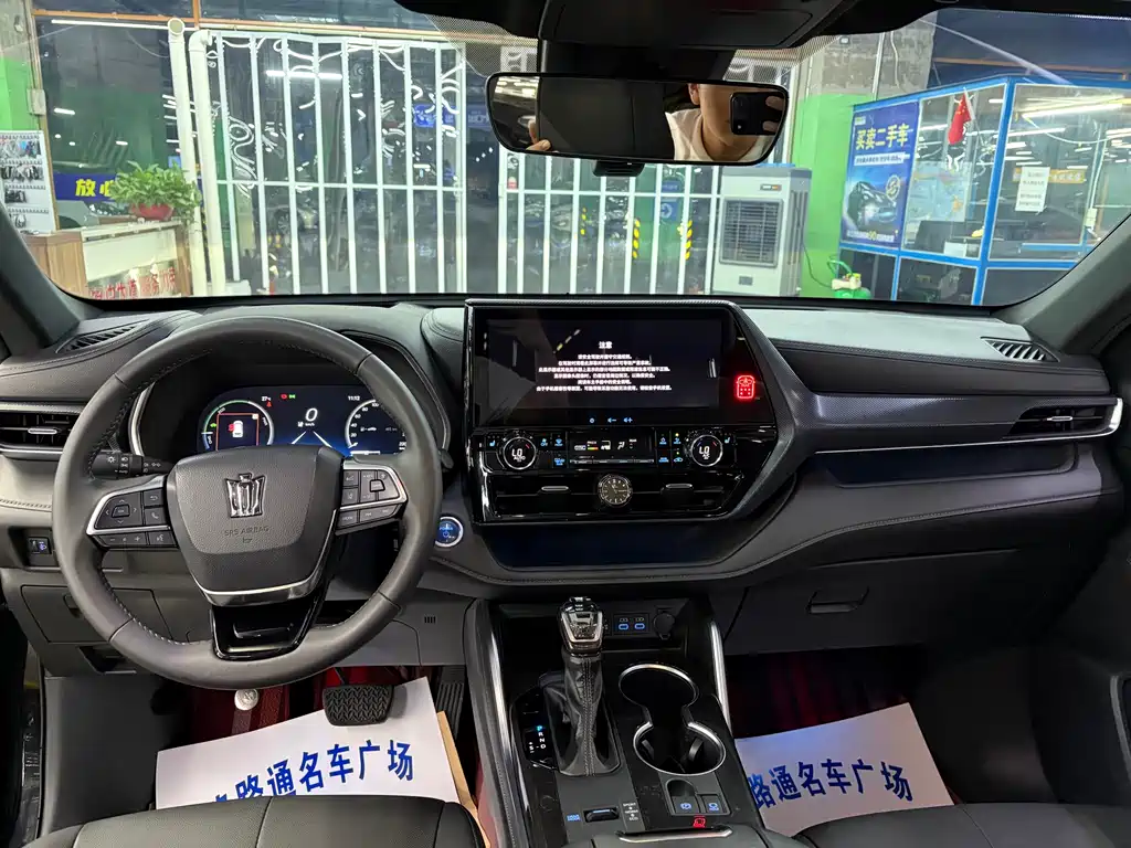Toyota Crown Kluger — миниатюра 7