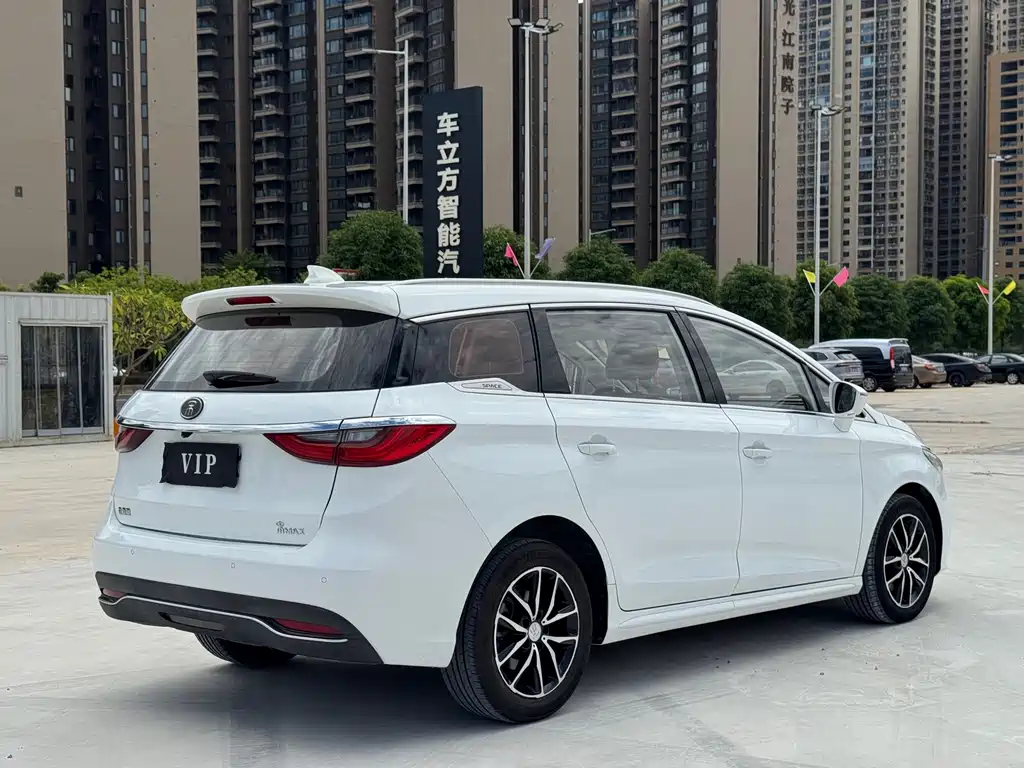 BYD MAX — миниатюра 5