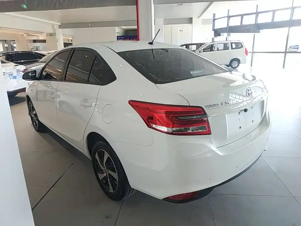 Toyota Yaris L — миниатюра 5