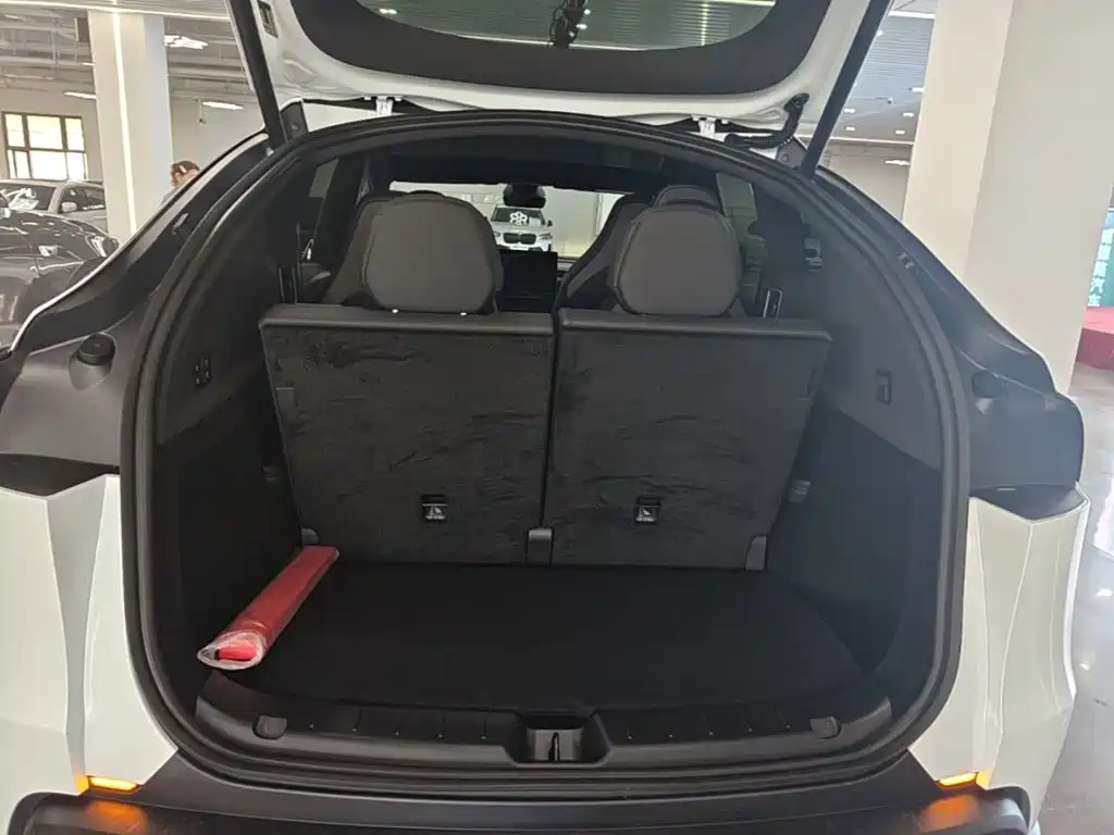Tesla Model Y L — миниатюра 15