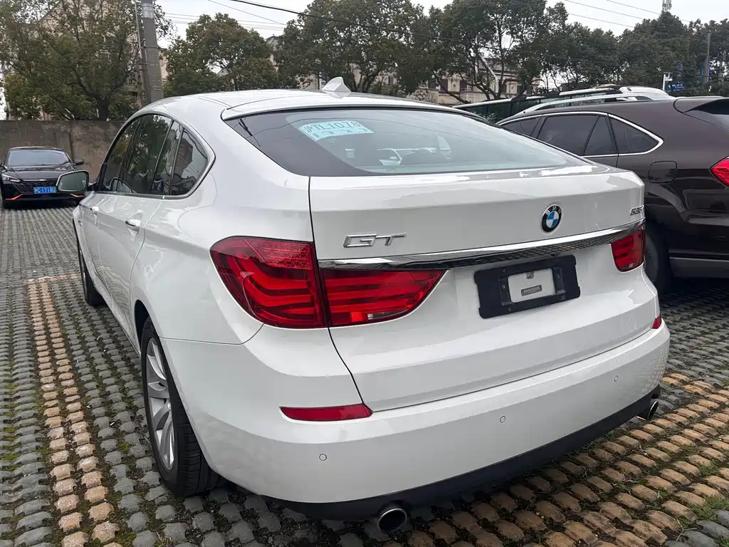 BMW 5 Series GT — миниатюра 5
