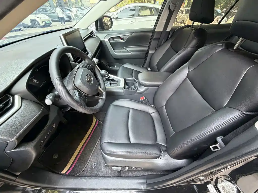 Toyota RAV4 — миниатюра 9