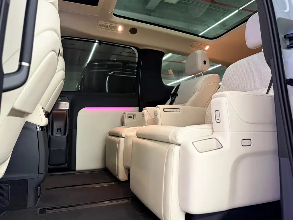 Li Auto MEGA 2025 Home