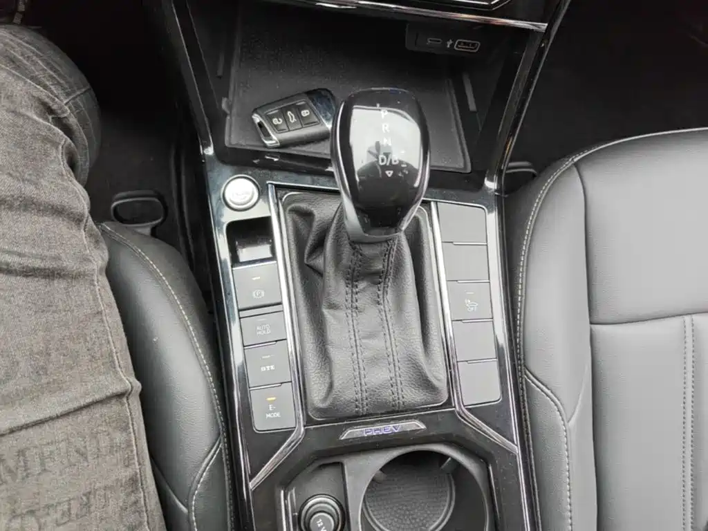 Volkswagen Passat PHEV — миниатюра 14