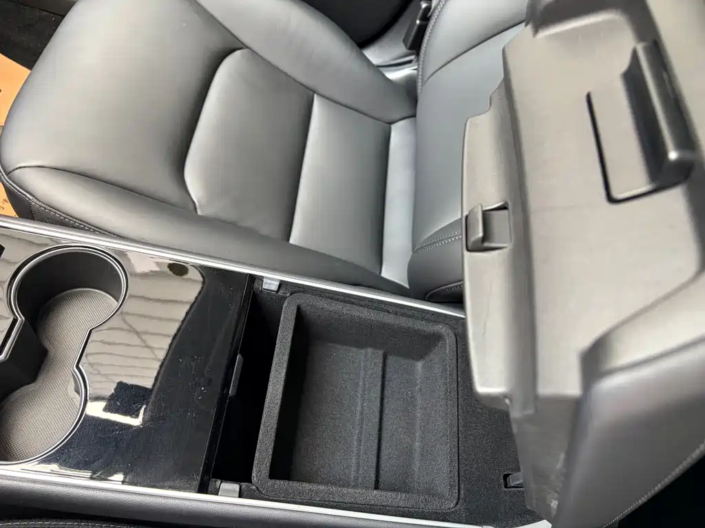 Tesla Model 3 — миниатюра 18