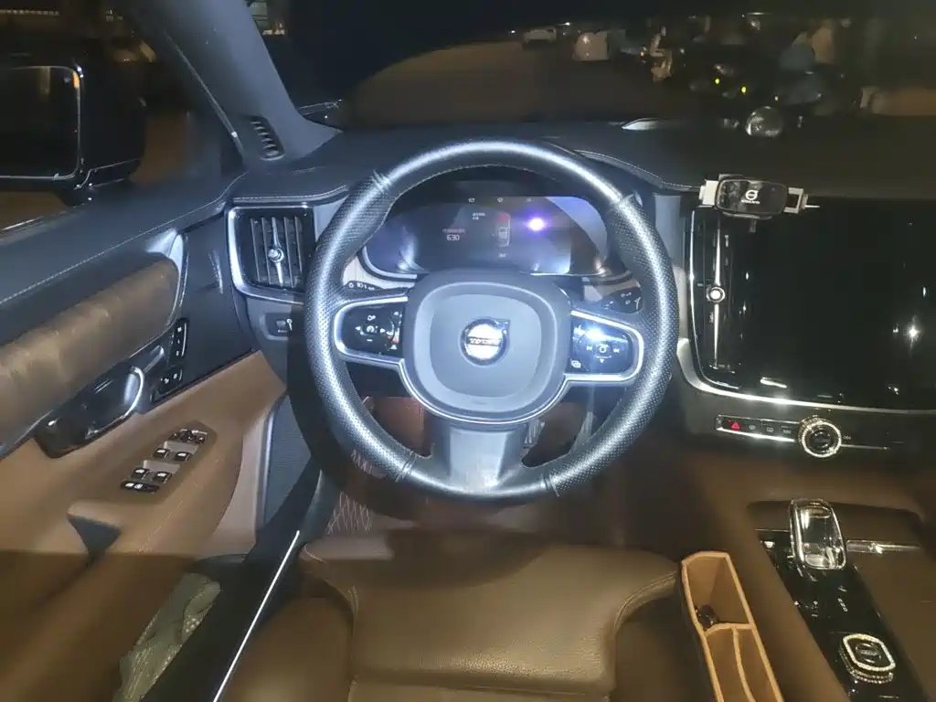 Volvo S90 — миниатюра 6