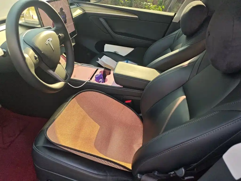 Tesla Model Y — миниатюра 16