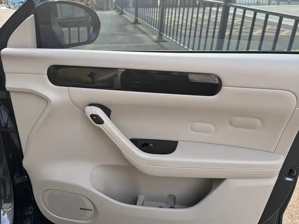 Leapmotor Leapmotor C11 — миниатюра 9