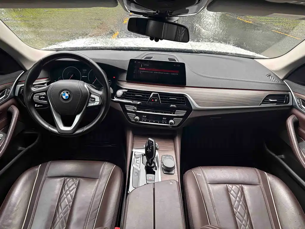 BMW 5 Series New Energy — миниатюра 8