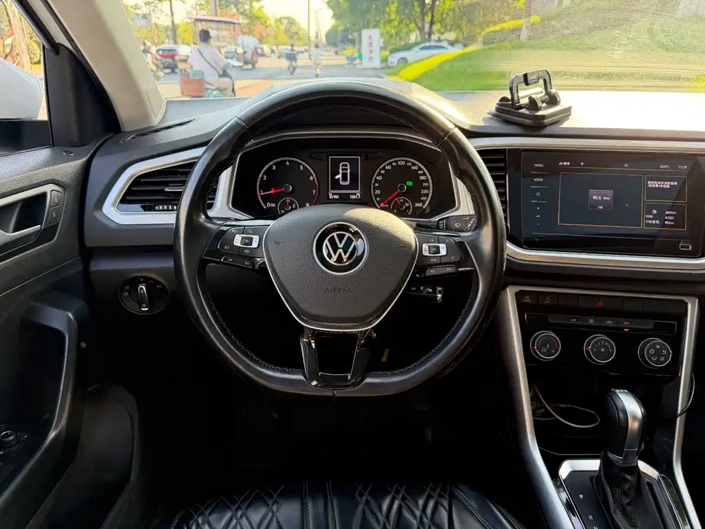 Volkswagen T-Roc — миниатюра 14