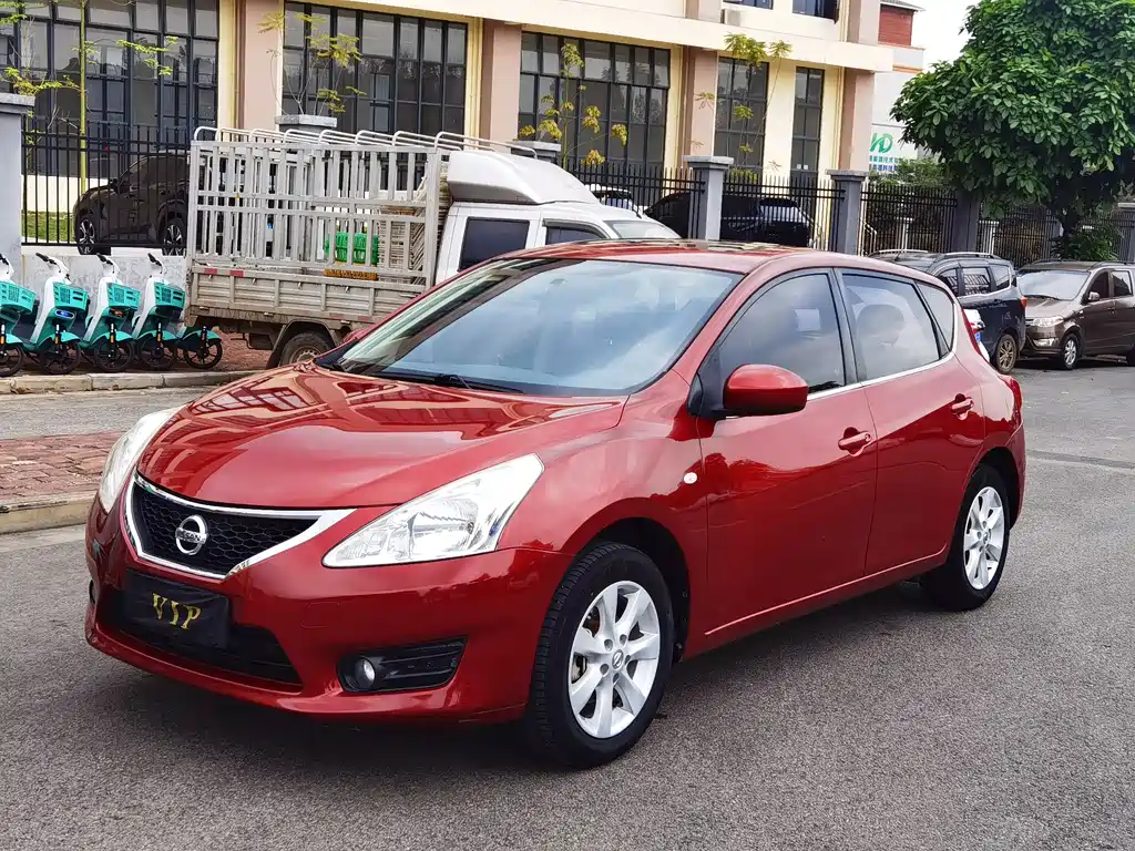 Nissan Tiida 2015
