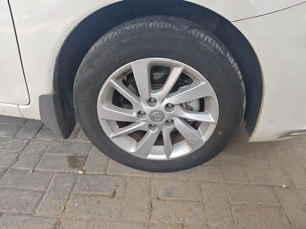 Nissan Tiida — миниатюра 8