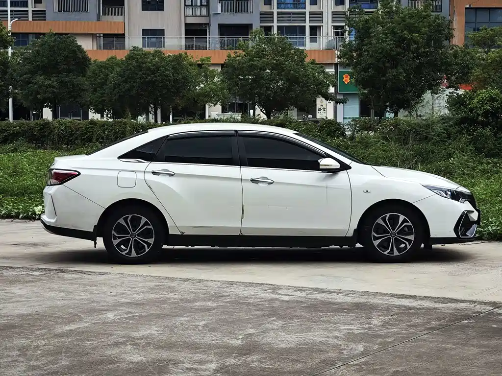 Venucia D60 EV — миниатюра 6