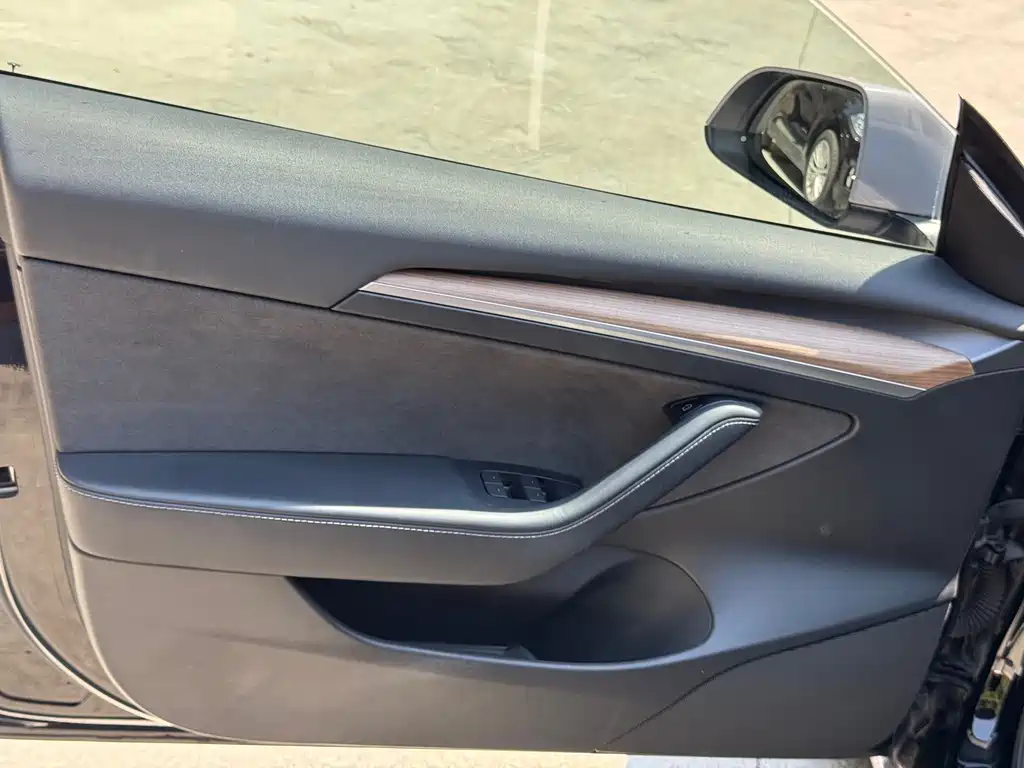 Tesla Model 3 — миниатюра 21