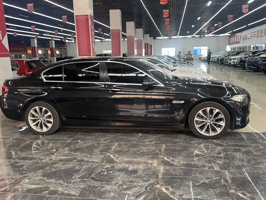 BMW 5 Series — миниатюра 8
