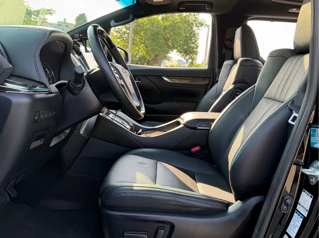Toyota Vellfire 2020 2.5L Black Gold