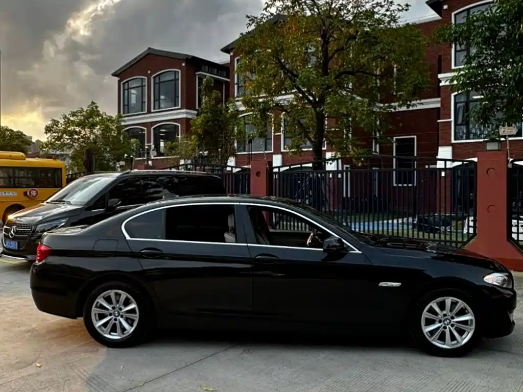 BMW 5 Series — миниатюра 9