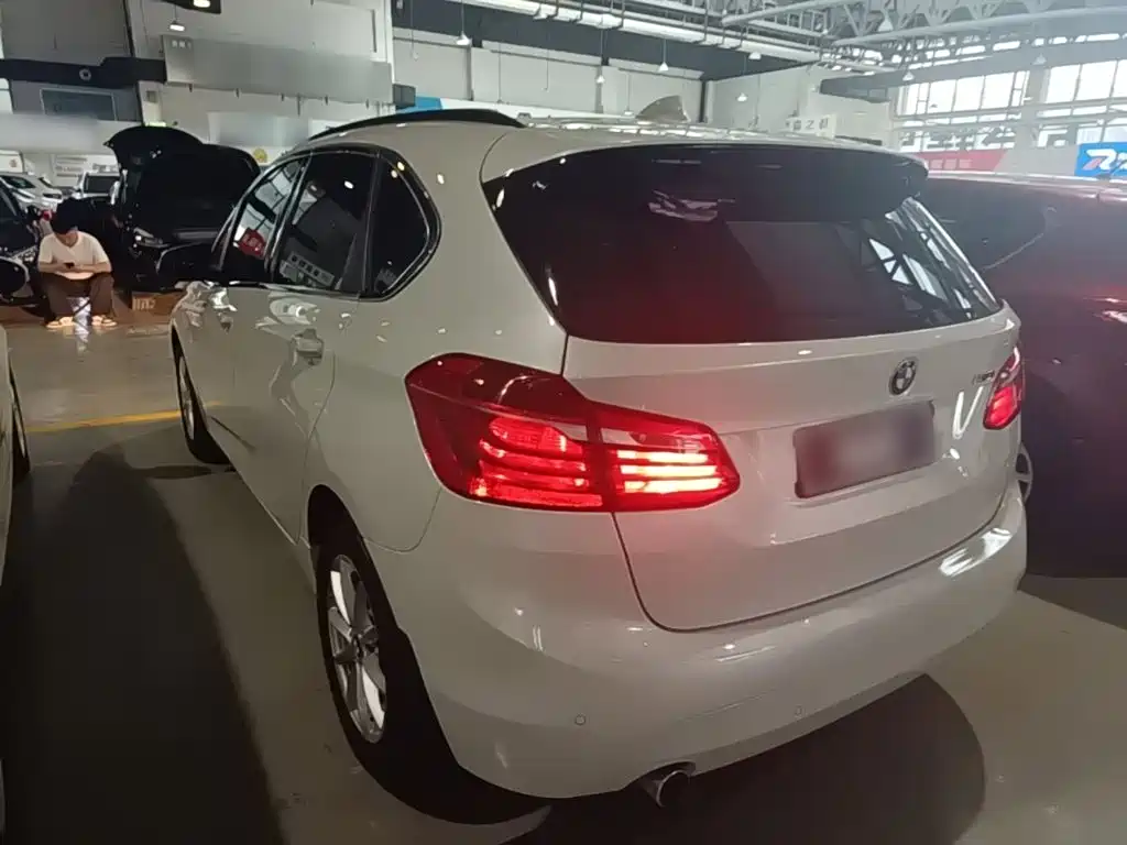 BMW 2 Series Active Tourer — миниатюра 5