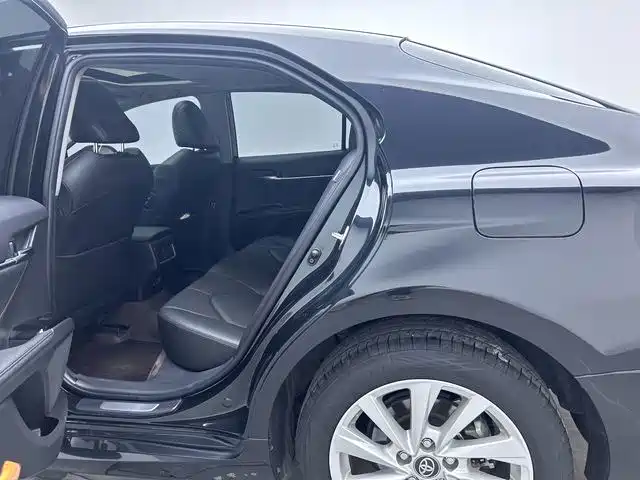 Toyota Camry — миниатюра 11