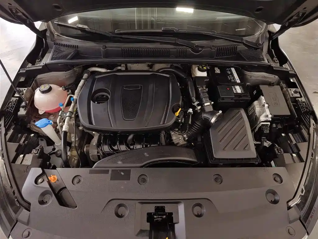 Geely Emgrand 2025 4 1.5L MT