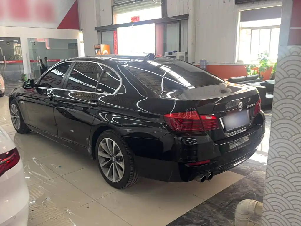 BMW 5 Series — миниатюра 10