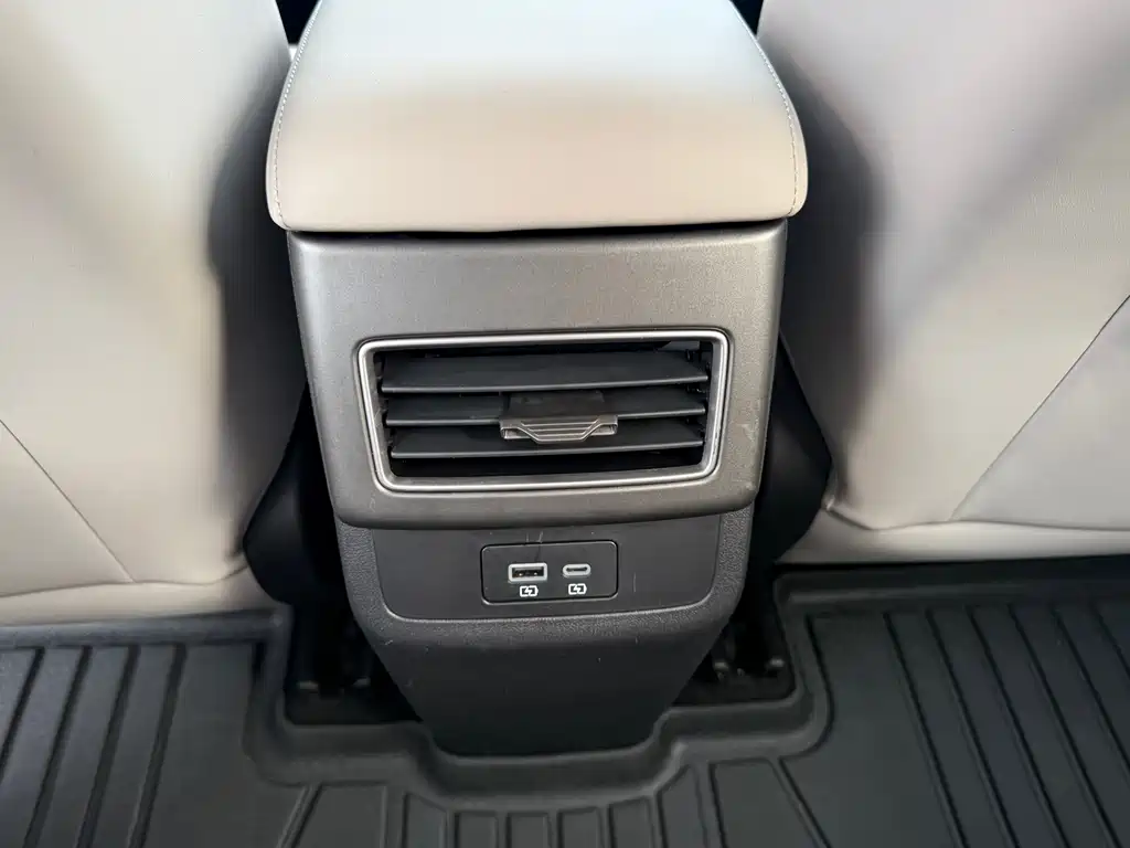 BYD Yuan UP — миниатюра 8