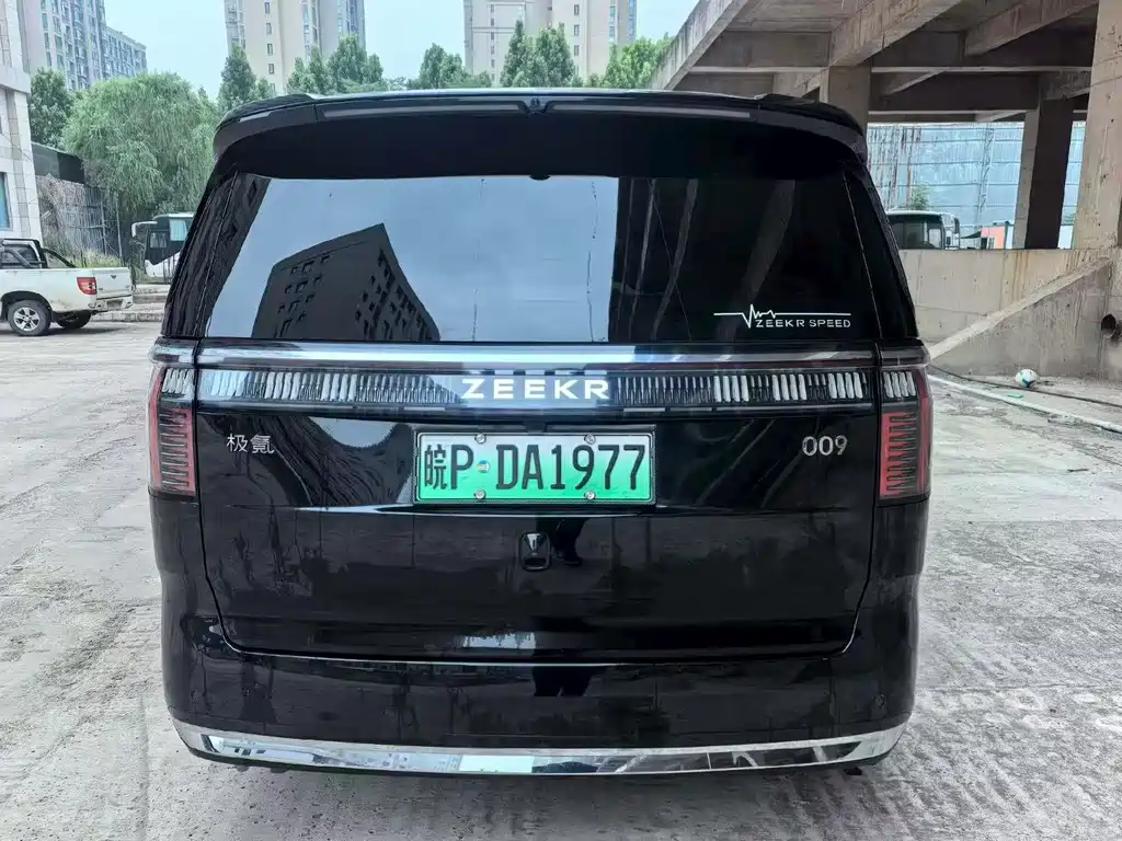 Zeekr 009 2024 мест 108kWh
