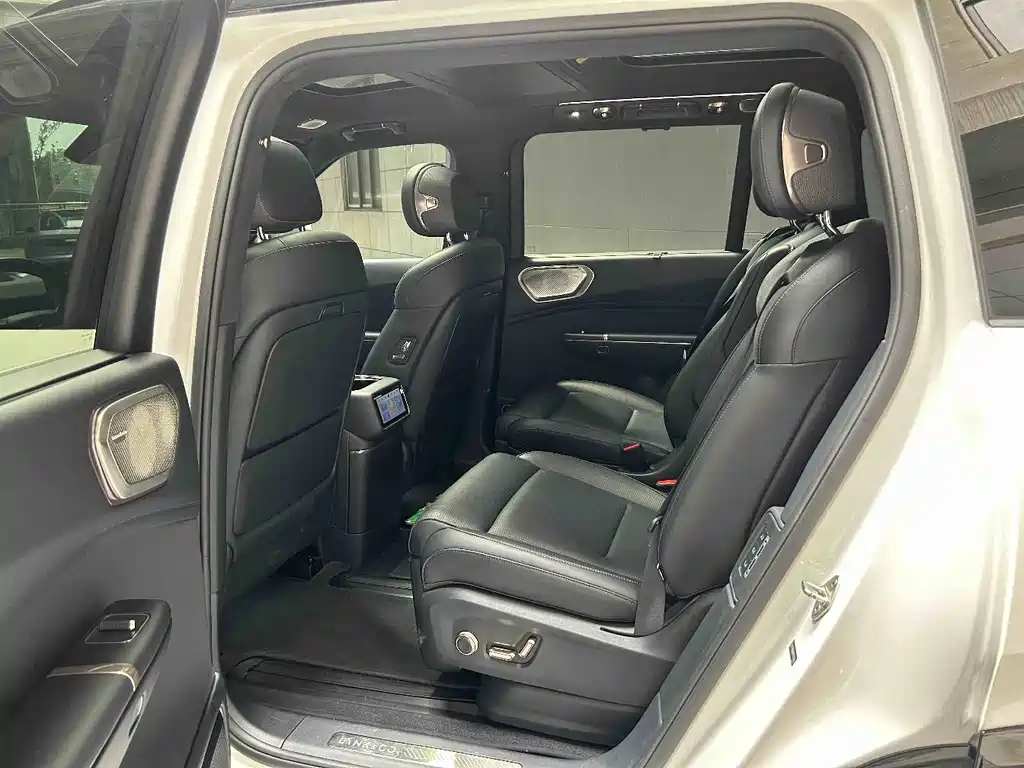 Lynk & Co 900 2025 2.0T Ultra 6 мест