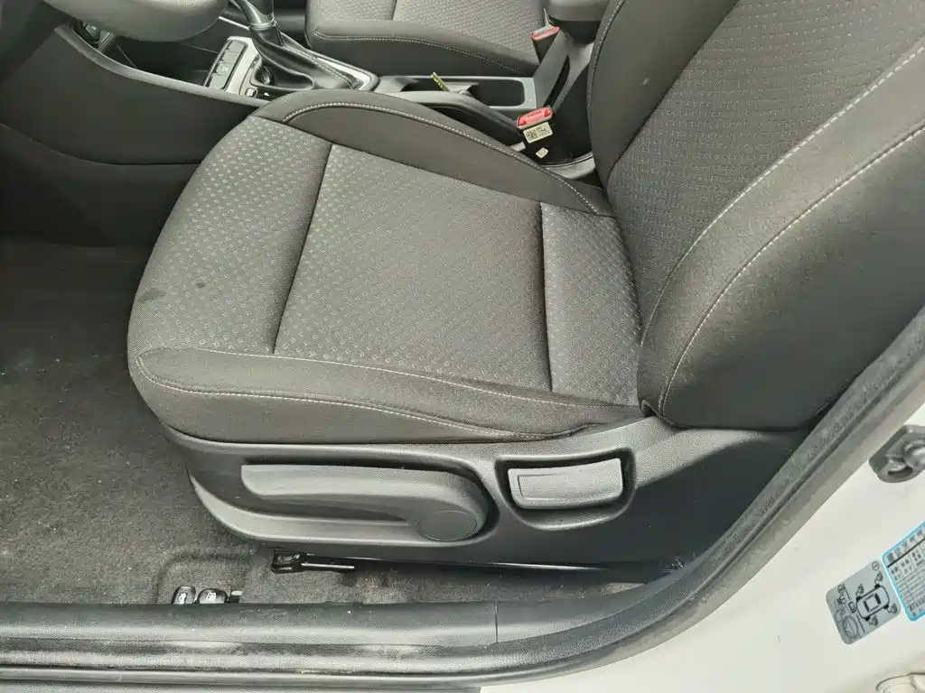 Hyundai Elantra — миниатюра 20