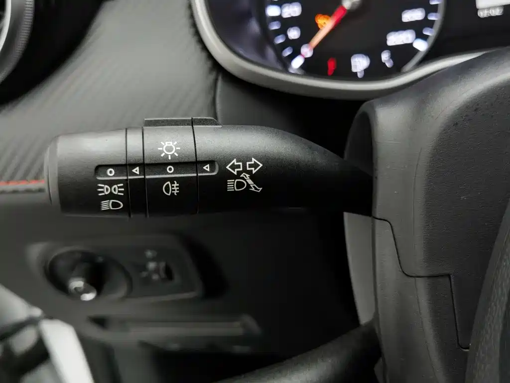 MG ZS — миниатюра 21