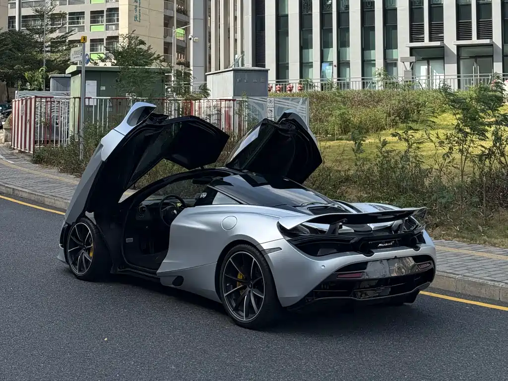 MCLAREN 720S