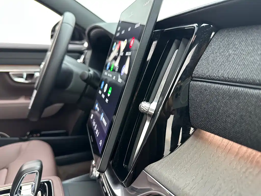Volvo S90 — миниатюра 44