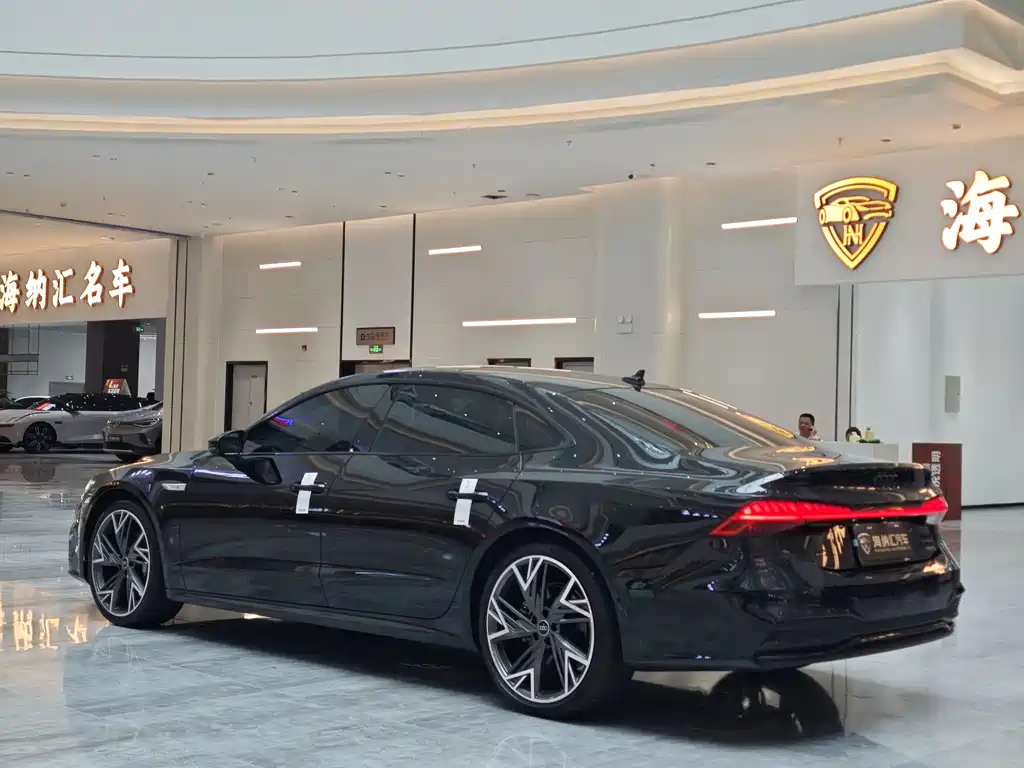 Audi A7L 2024 45 TFSI quattro S-line