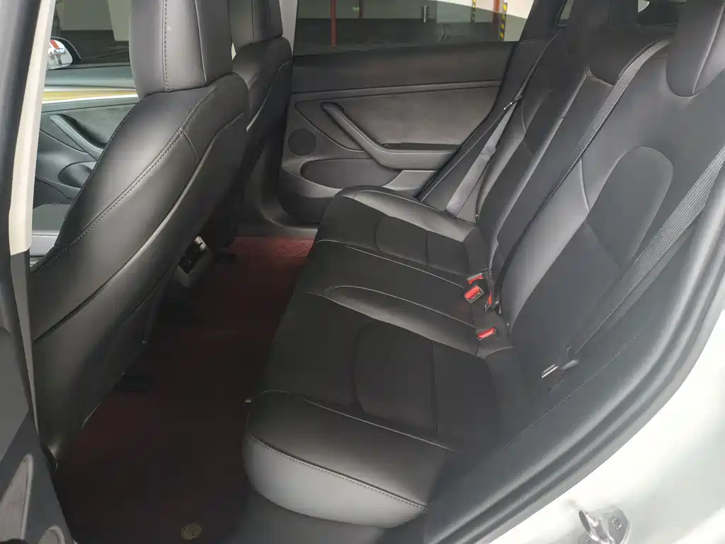 Tesla Model 3 — миниатюра 6