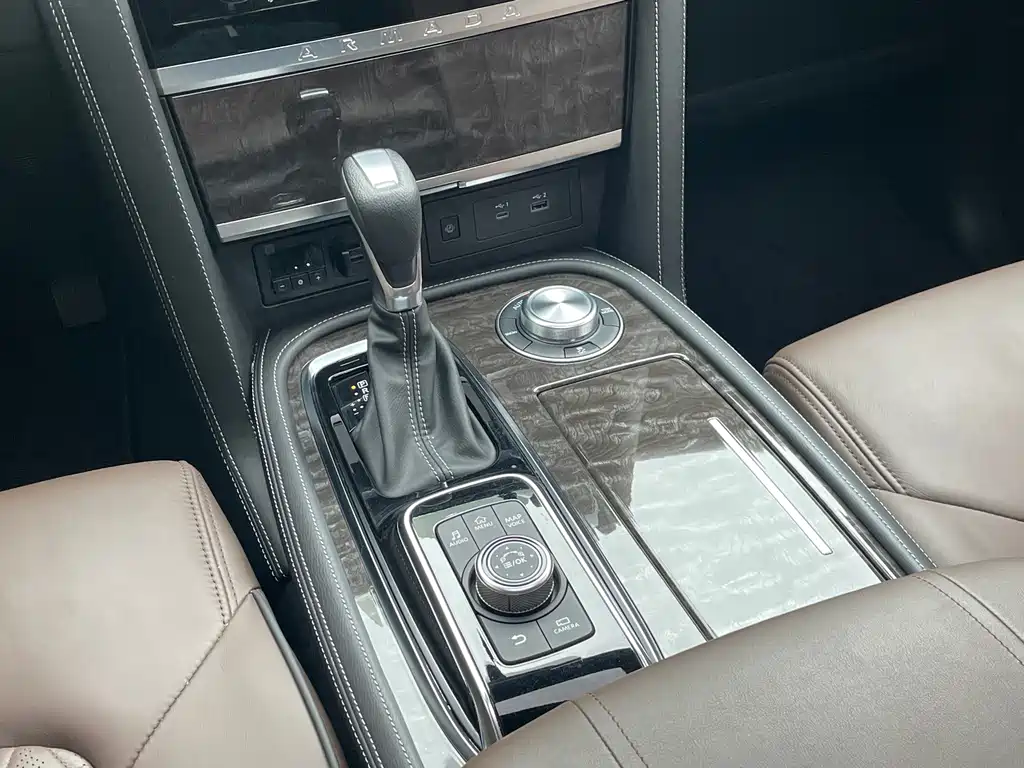 Nissan Patrol — миниатюра 13