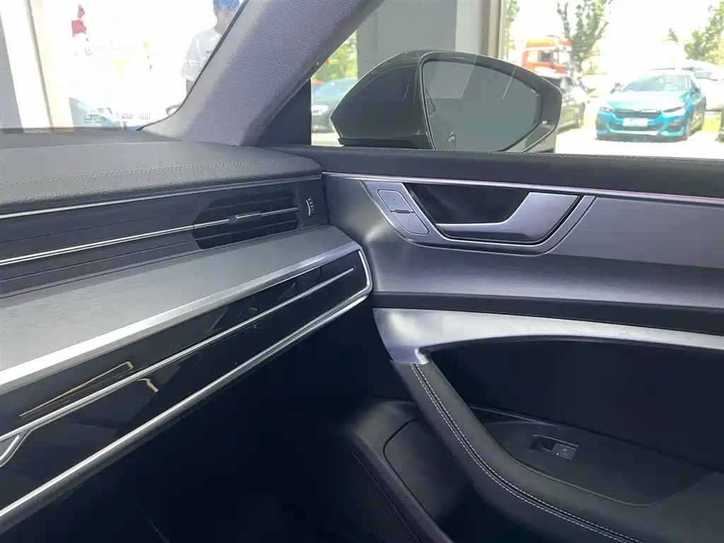 Audi A7L 2025 45 TFSI Luxury