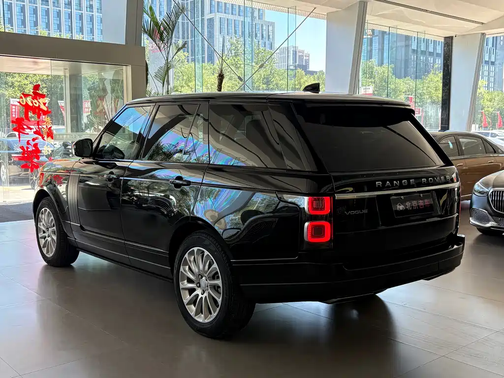 Land Rover Range Rover 2022 3.0 L6 360PS