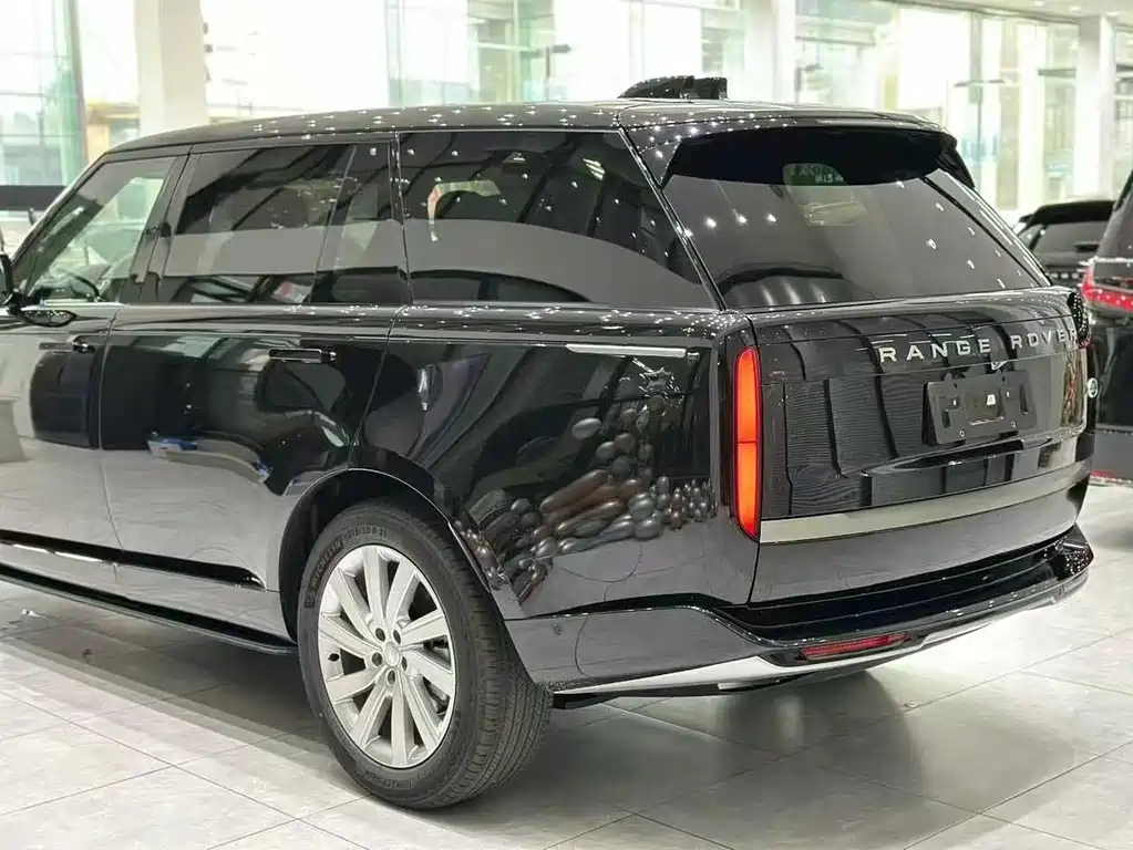 Land Rover Range Rover 2026 3.0 L6 400PS SE