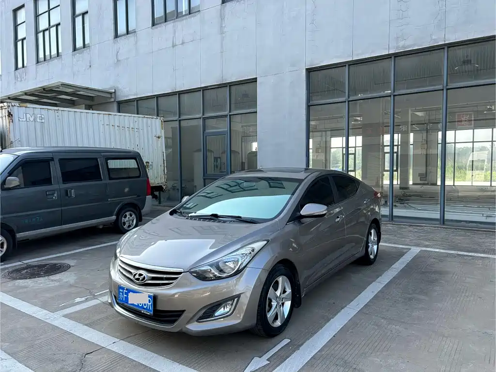 Hyundai Elantra Langdong 2013