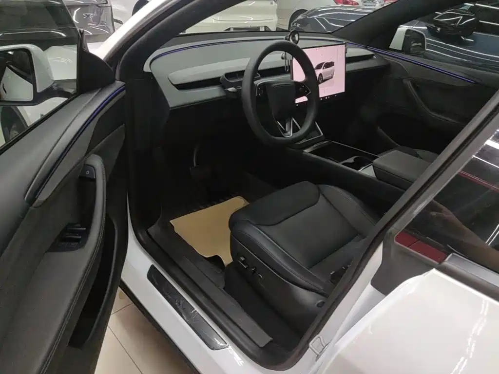 Tesla Model Y L — миниатюра 16