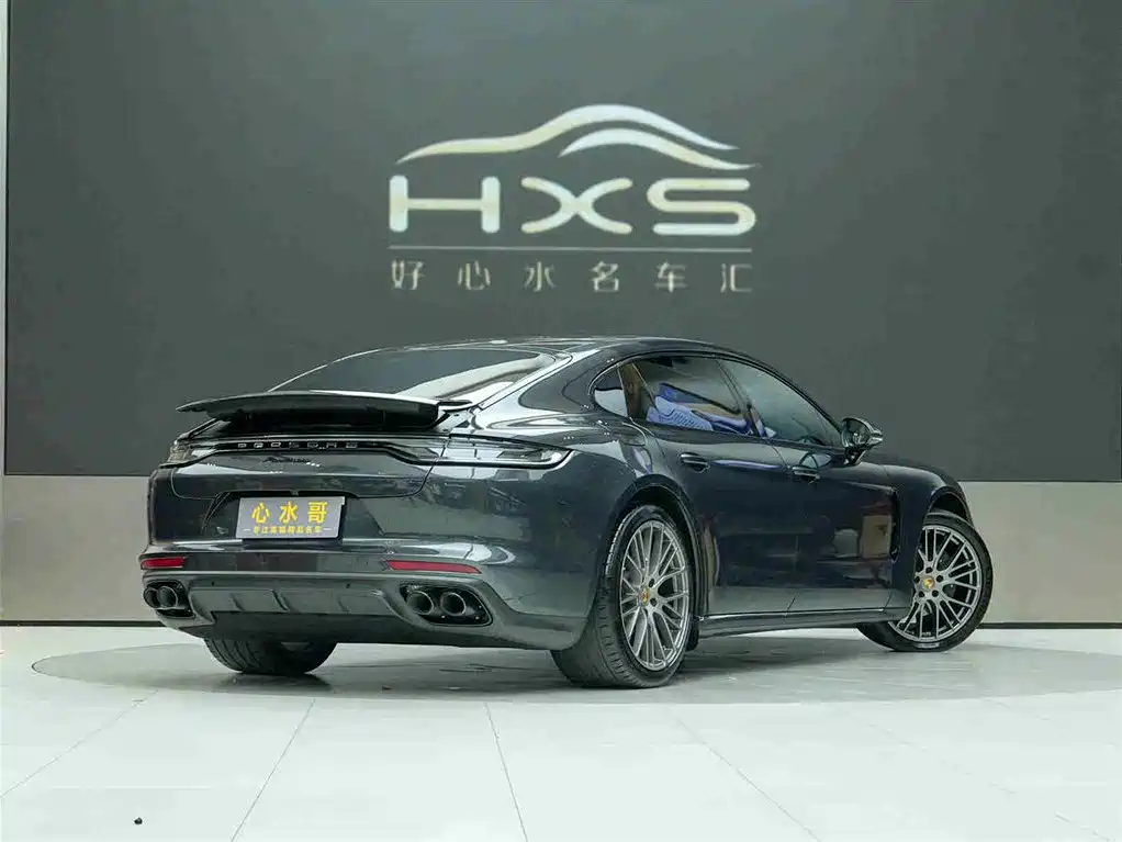 PORSCHE PANAMERA