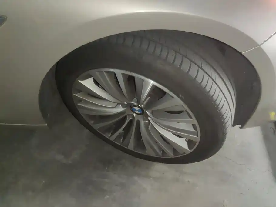 BMW 5 Series GT — миниатюра 6
