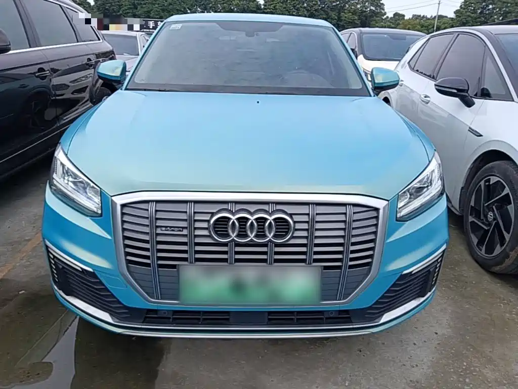 Audi Q2L e-tron — миниатюра 3