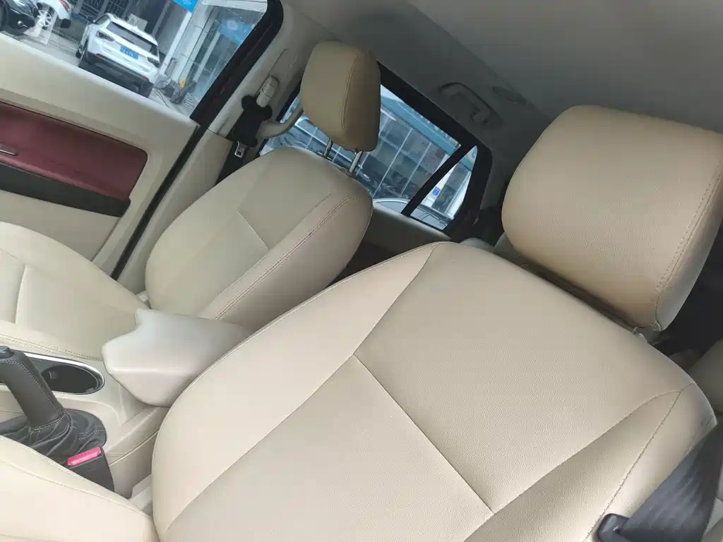 Ford Everest — миниатюра 7