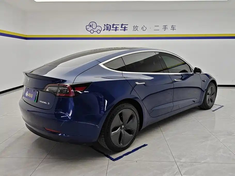 Tesla Model 3 — миниатюра 3