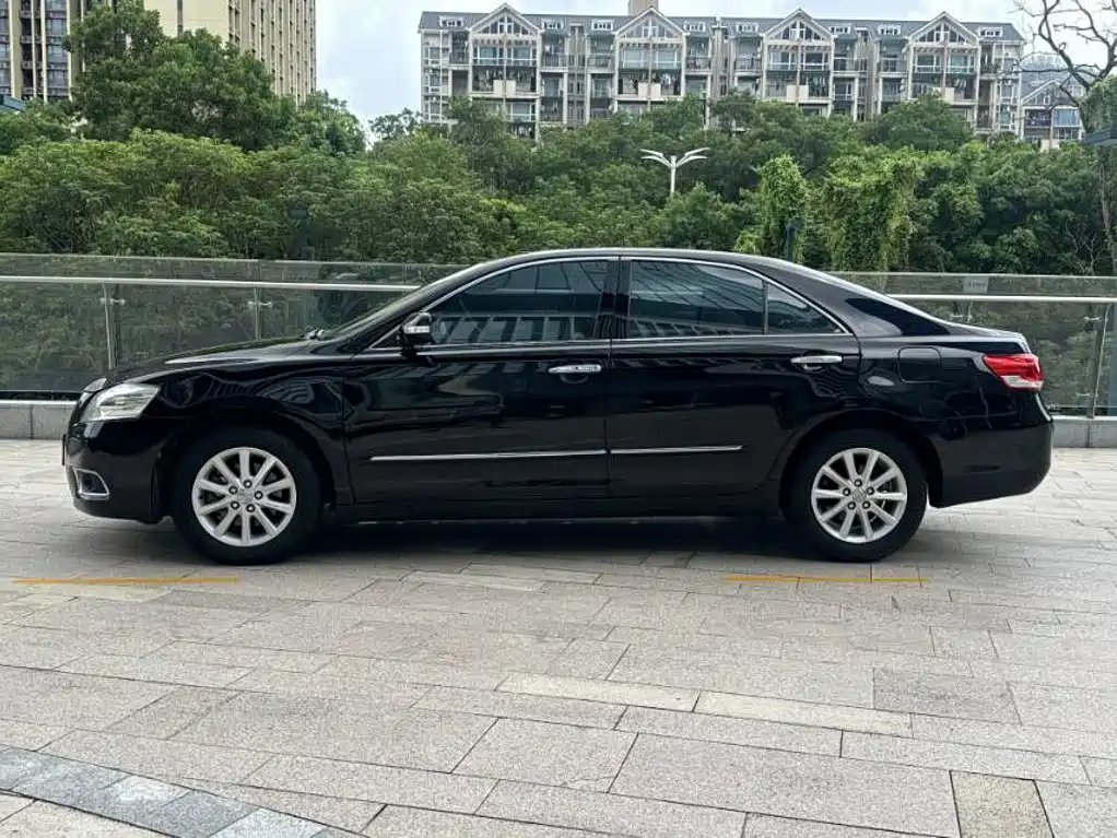 Toyota Camry — миниатюра 10