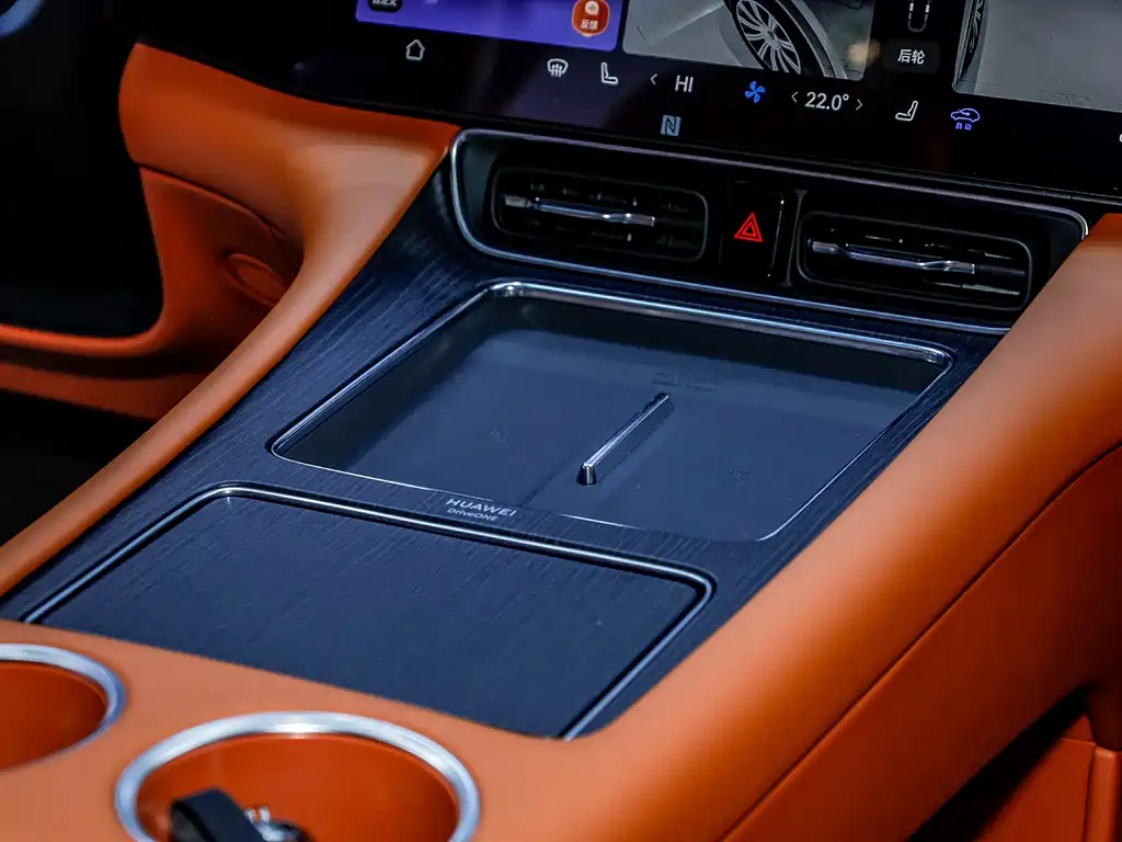 AITO ASK THE WORLD M8